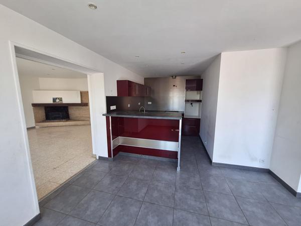 A VENDRE - Corps de ferme / Appartement et annexes