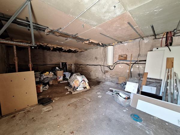 A VENDRE - Corps de ferme / Appartement et annexes