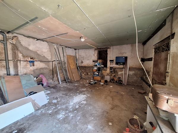 A VENDRE - Corps de ferme / Appartement et annexes