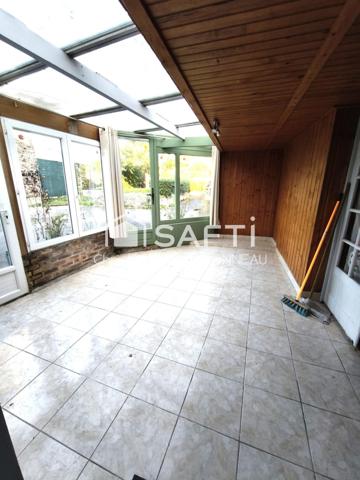 MAISON CENTRE BOURG A LA BVOUSSAC A RENOVER