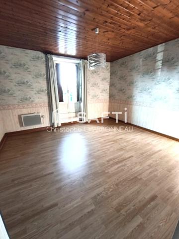 MAISON CENTRE BOURG A LA BVOUSSAC A RENOVER