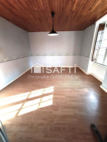 MAISON CENTRE BOURG A LA BVOUSSAC A RENOVER