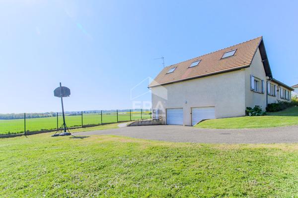 Maison d'Exception à Vendre à Beynes - 7 Chambres, 214 m² sur Terrain de 2568 m²