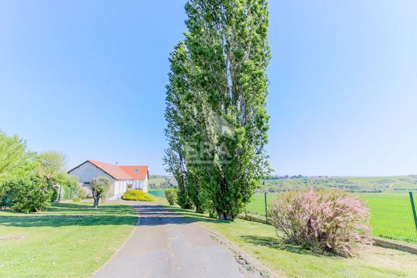 Maison d'Exception à Vendre à Beynes - 7 Chambres, 214 m² sur Terrain de 2568 m²
