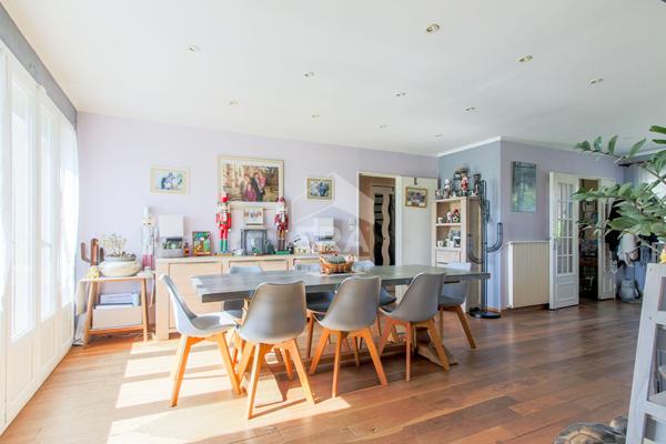 Maison d'Exception à Vendre à Beynes - 7 Chambres, 214 m² sur Terrain de 2568 m²