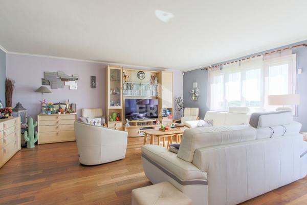 Maison d'Exception à Vendre à Beynes - 7 Chambres, 214 m² sur Terrain de 2568 m²