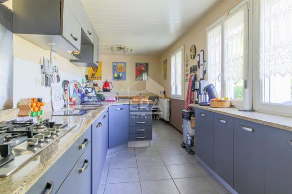 Maison d'Exception à Vendre à Beynes - 7 Chambres, 214 m² sur Terrain de 2568 m²