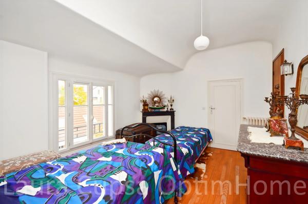 8 MIN RER B ANTONY CENTRE - MAISON 172 M² HABITABLES - 243 M² UTILES - 5 CHAMBRES - TERRAIN 459 M² - BATIMENT GARAGE ATELIER 150 M² - RAVALEMENT AVEC ISOLATION 2024