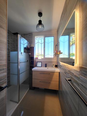 Martigues (13500) APPARTEMENT 4 PIECES TRAVERSANT 71M2 ENTIEREMENT RENOVE