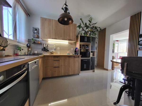 Martigues (13500) APPARTEMENT 4 PIECES TRAVERSANT 71M2 ENTIEREMENT RENOVE