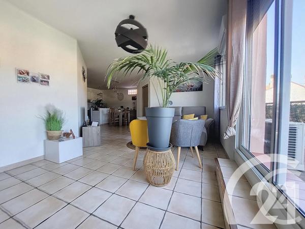 Appartement F3 à vendre  3 pièces - 76 m 2   LE BOULOU  - 66
