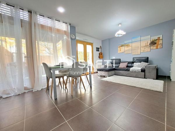 Maison contemporaine moderne avec parking et jardin clos