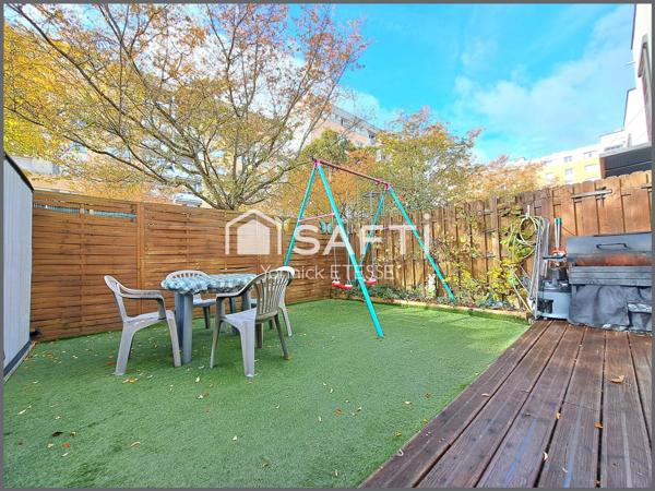 Maison contemporaine moderne avec parking et jardin clos