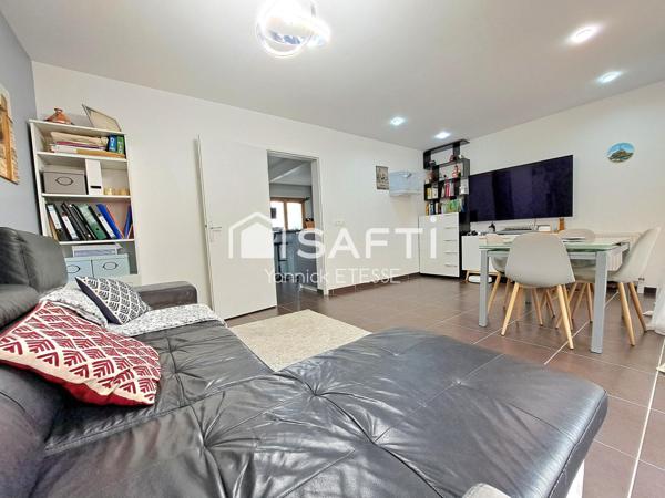 Maison contemporaine moderne avec parking et jardin clos