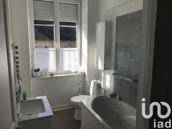 Maison de village 5 pièces de 130 m² à Lassay-les-Châteaux (53110)