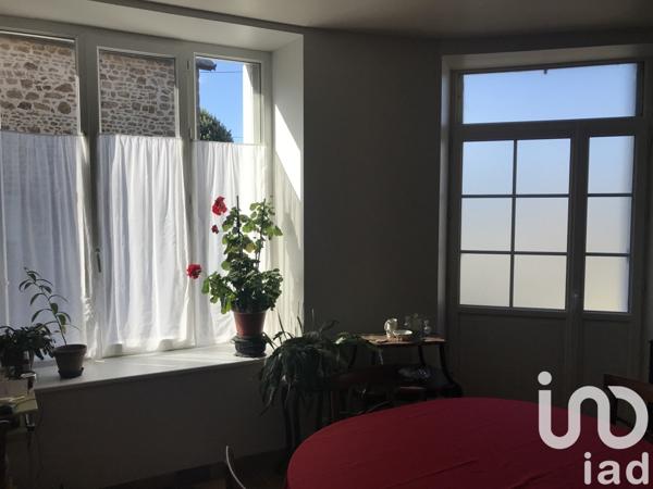 Maison de village 5 pièces de 130 m² à Lassay-les-Châteaux (53110)