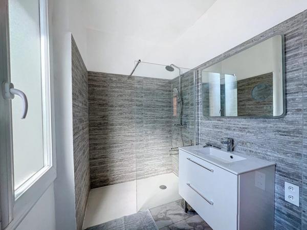 Maison divisée en 2 appartements : secteur  Base Nature