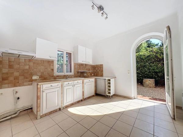 Maison divisée en 2 appartements : secteur  Base Nature