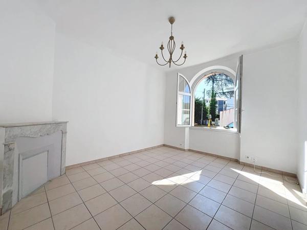 Maison divisée en 2 appartements : secteur  Base Nature