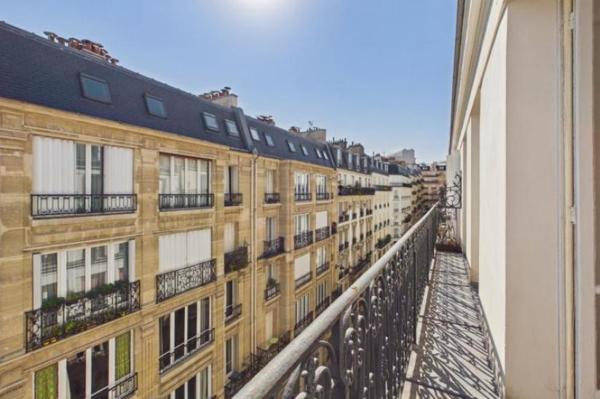 Vente - Appartement 2 pièces 53 m 2 Paris (75015)
