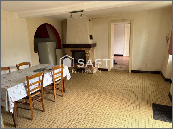 Cette charmante fermette de plain pied avec terrain terrain agricole et plan d'eau.