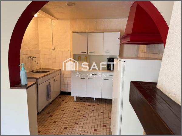 Cette charmante fermette de plain pied avec terrain terrain agricole et plan d'eau.