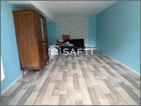 Cette charmante fermette de plain pied avec terrain terrain agricole et plan d'eau.