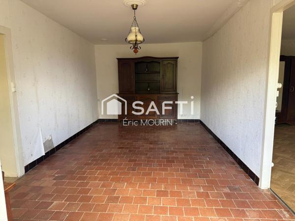 Cette charmante fermette de plain pied avec terrain terrain agricole et plan d'eau.