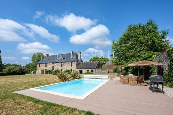 Entre Saint-Lô et Bayeux, manoir du XVIIIème siècle avec piscine, tennis et installations équestres