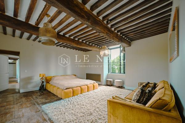Entre Saint-Lô et Bayeux, manoir du XVIIIème siècle avec piscine, tennis et installations équestres