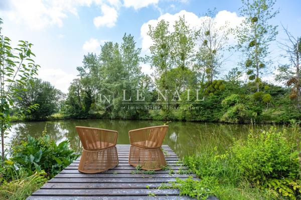 Entre Saint-Lô et Bayeux, manoir du XVIIIème siècle avec piscine, tennis et installations équestres
