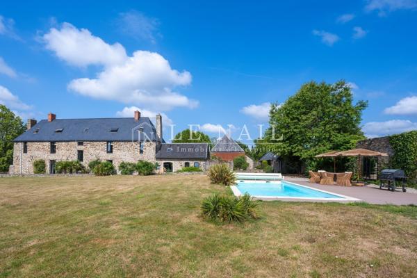 Entre Saint-Lô et Bayeux, manoir du XVIIIème siècle avec piscine, tennis et installations équestres
