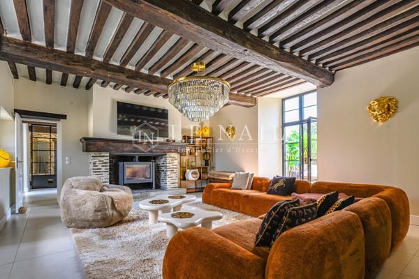 Entre Saint-Lô et Bayeux, manoir du XVIIIème siècle avec piscine, tennis et installations équestres