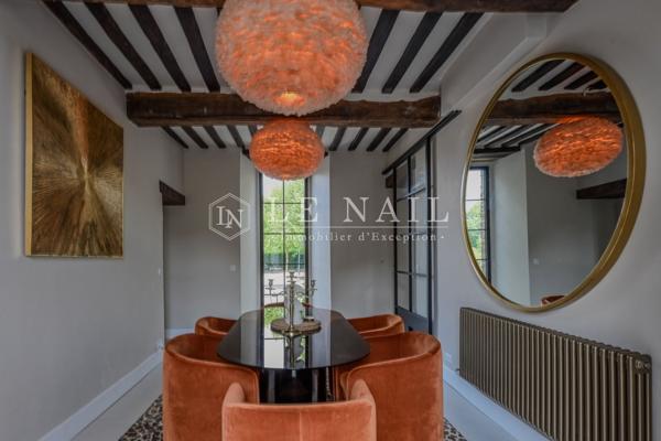 Entre Saint-Lô et Bayeux, manoir du XVIIIème siècle avec piscine, tennis et installations équestres