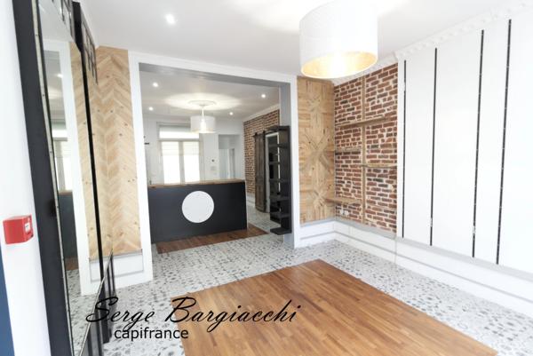 Dpt Pas de Calais (62), à HENIN BEAUMONT centre, immeuble de 200m² avec terrasse et jardin