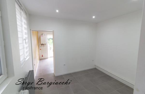 Dpt Pas de Calais (62), à HENIN BEAUMONT centre, immeuble de 200m² avec terrasse et jardin