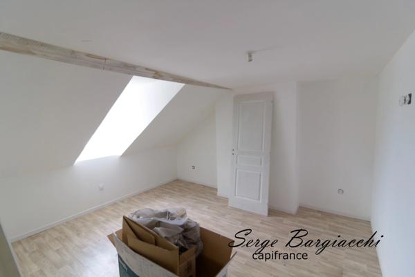 Dpt Pas de Calais (62), à HENIN BEAUMONT centre, immeuble de 200m² avec terrasse et jardin