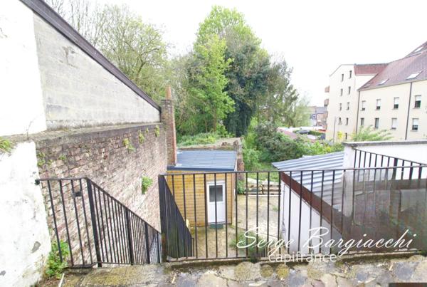 Dpt Pas de Calais (62), à HENIN BEAUMONT centre, immeuble de 200m² avec terrasse et jardin