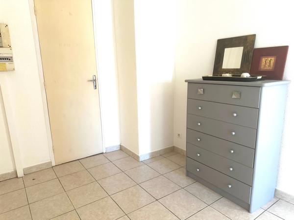 Appartement lumineux au cœur de Gréoux-les-Bains – Dernier étage avec vue sur le clocher