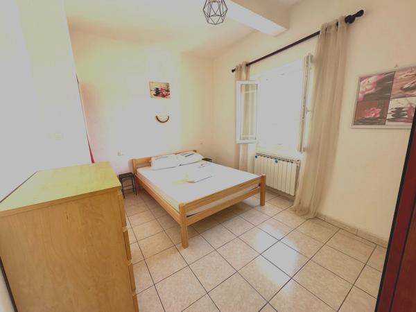 Appartement lumineux au cœur de Gréoux-les-Bains – Dernier étage avec vue sur le clocher