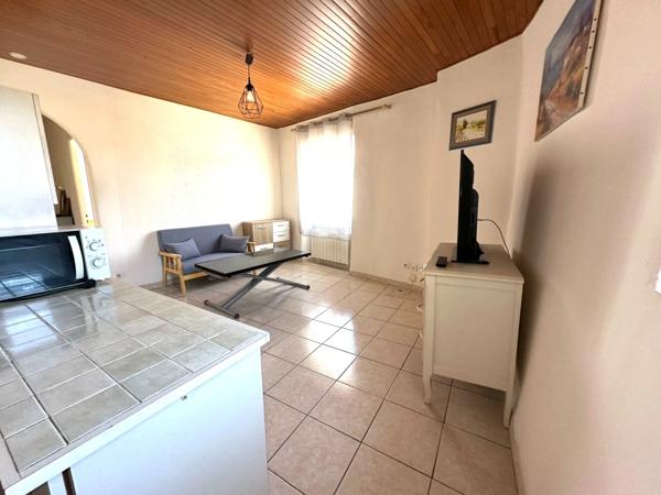 Appartement lumineux au cœur de Gréoux-les-Bains – Dernier étage avec vue sur le clocher