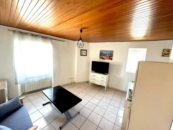 Appartement lumineux au cœur de Gréoux-les-Bains – Dernier étage avec vue sur le clocher