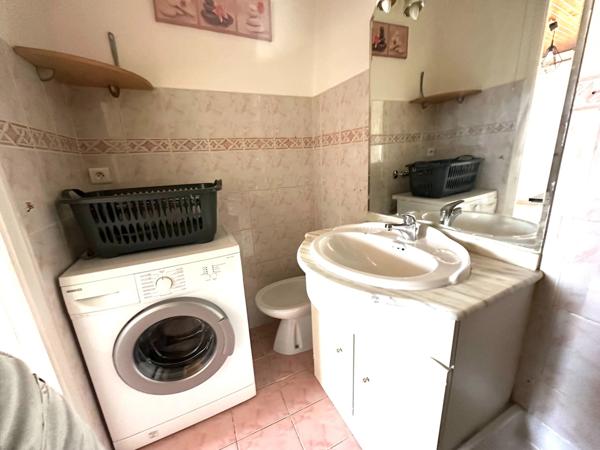 Appartement lumineux au cœur de Gréoux-les-Bains – Dernier étage avec vue sur le clocher