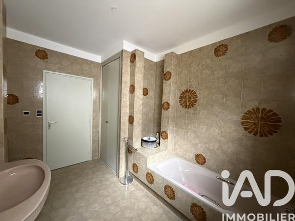 Maison à vendre 7 pièces 205,74 m² Rieupeyroux