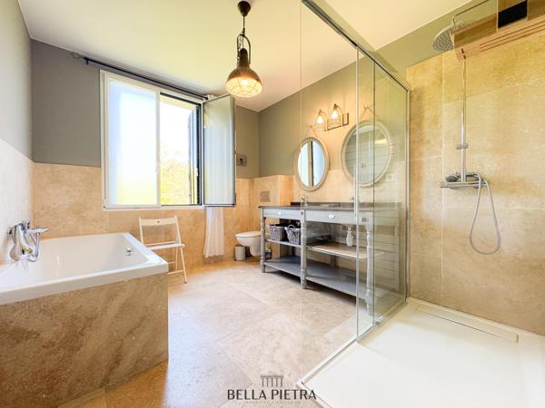 À LOUER - MONTPELLIER - MAISON 257 M² - 6 CHAMBRES - PARCELLE DE PLUS DE 2 000 M2