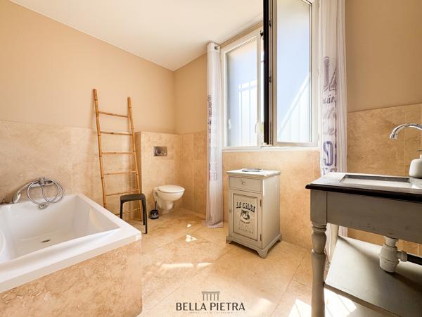 À LOUER - MONTPELLIER - MAISON 257 M² - 6 CHAMBRES - PARCELLE DE PLUS DE 2 000 M2
