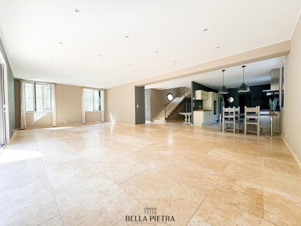 À LOUER - MONTPELLIER - MAISON 257 M² - 6 CHAMBRES - PARCELLE DE PLUS DE 2 000 M2