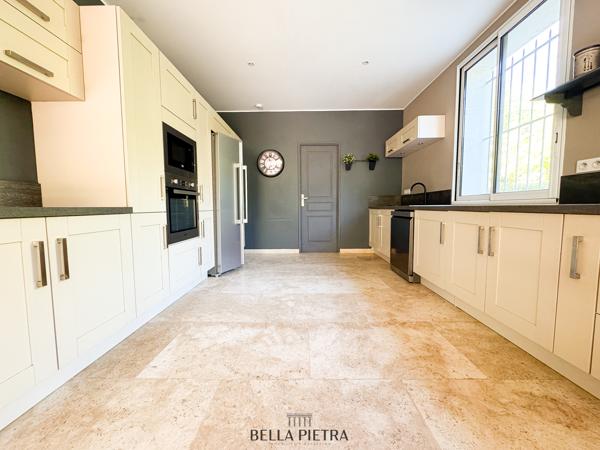 À LOUER - MONTPELLIER - MAISON 257 M² - 6 CHAMBRES - PARCELLE DE PLUS DE 2 000 M2