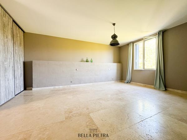 À LOUER - MONTPELLIER - MAISON 257 M² - 6 CHAMBRES - PARCELLE DE PLUS DE 2 000 M2