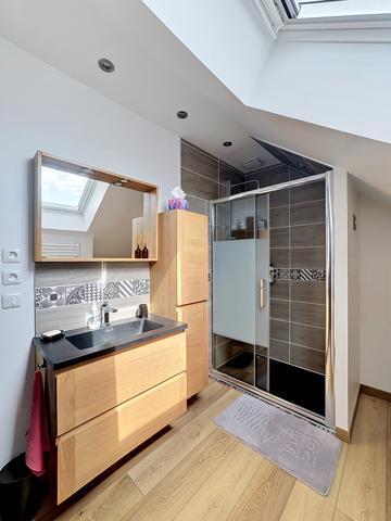 PONTAULT-COMBAULT – MAISON FAMILIALE DE 180 M² – 5 CHAMBRES – 2 SUITES – SOUS-SOL INTÉGRAL